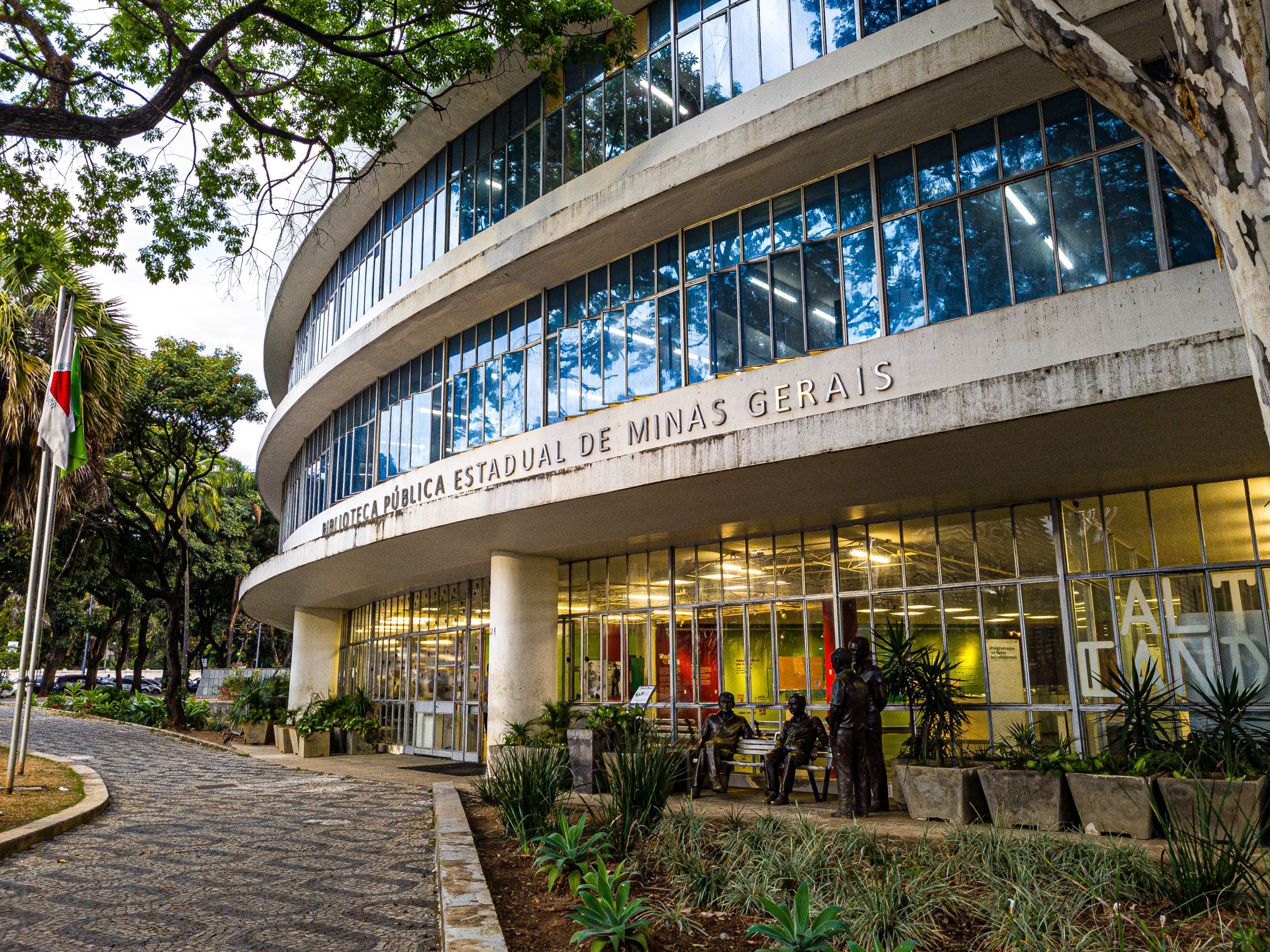 Luiz de Bessa State Public Library