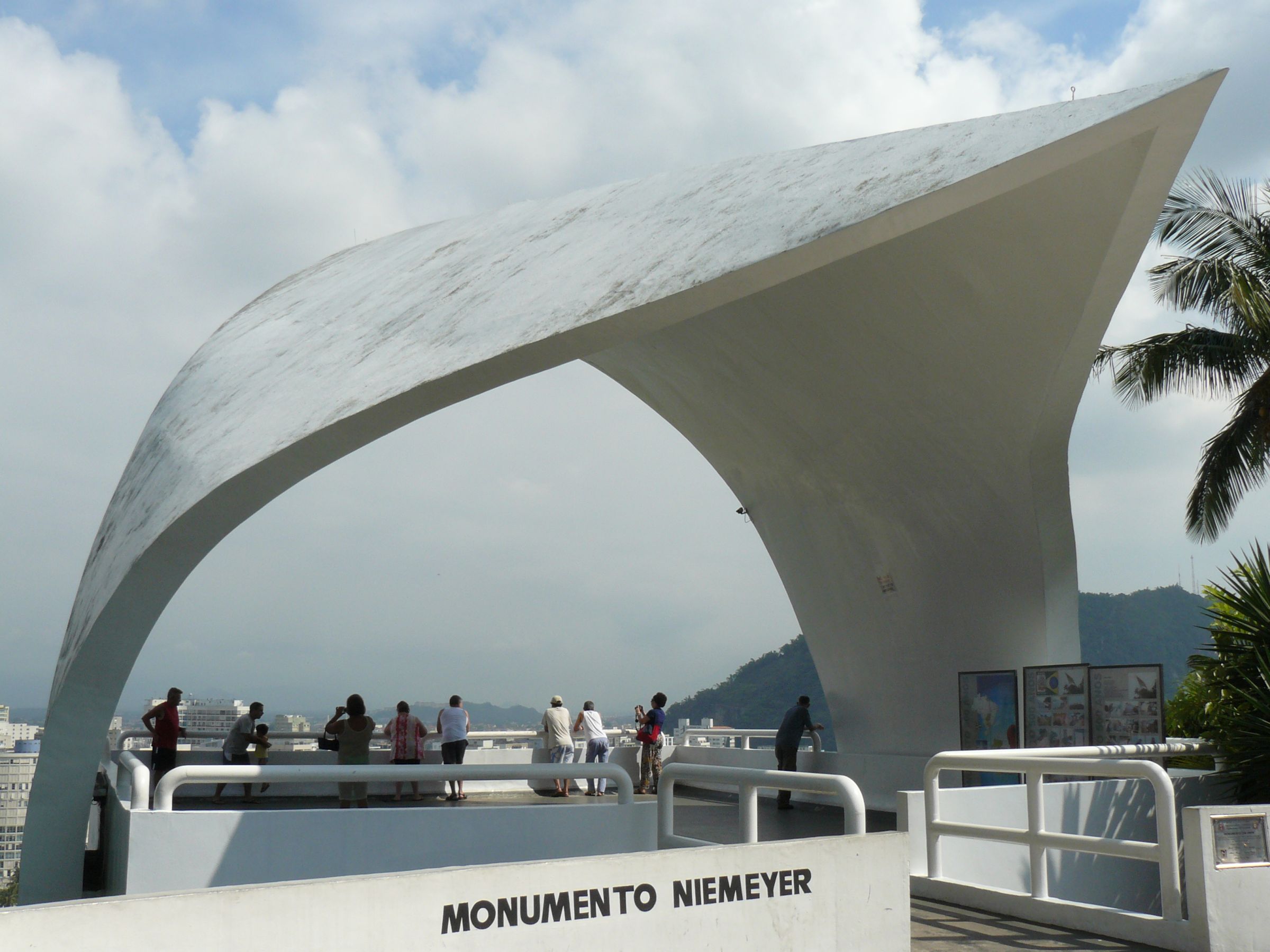 Niemeyer Monument